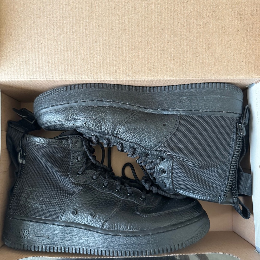 Nike SF Air Force 1 Mid Triple Black - Picture 3 of 5